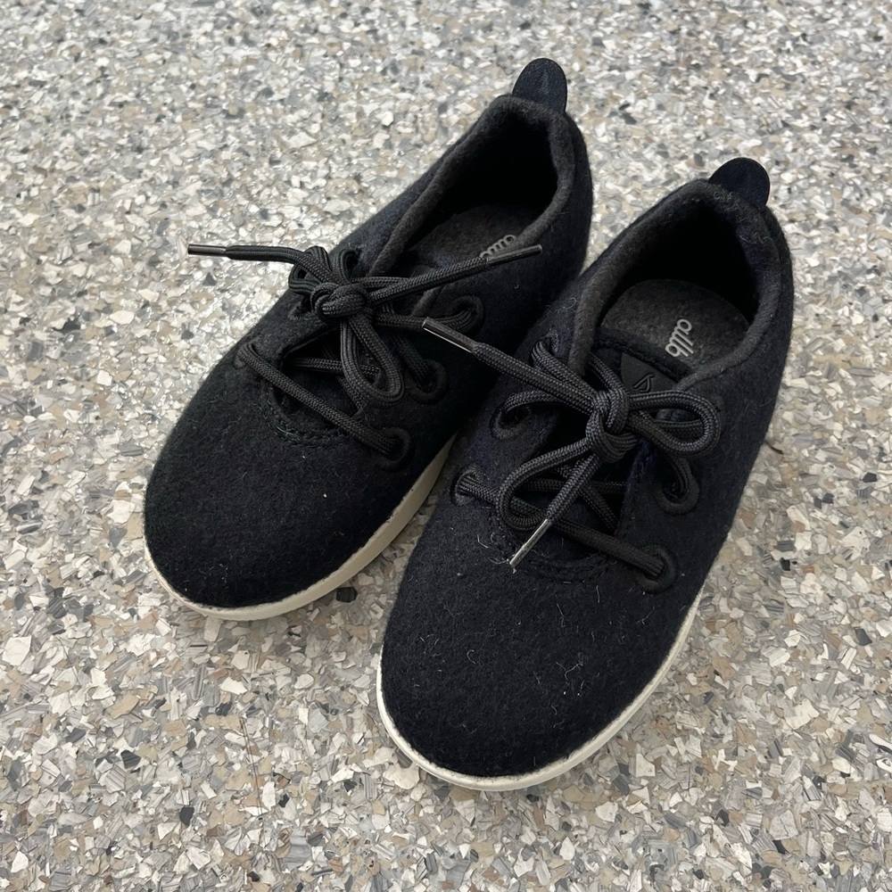Allbirds Kids T11 Black Wool Runner Sneakers Size